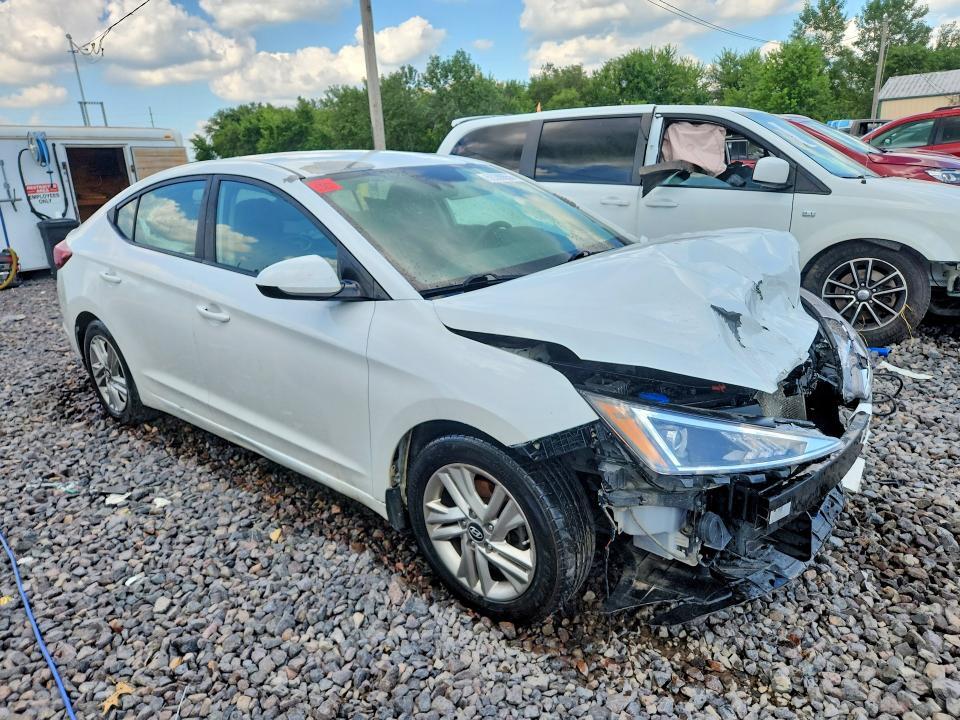 2019 HYUNDAI ELANTRA SEL — Фото 4 из 12