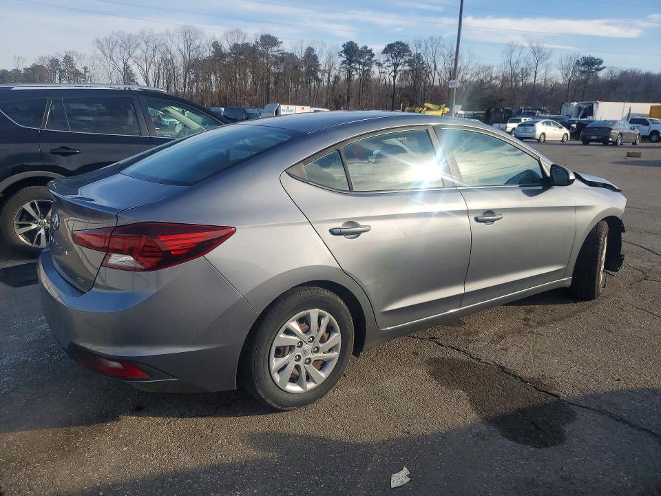 2019 HYUNDAI ELANTRA 4D — Фото 3 из 13