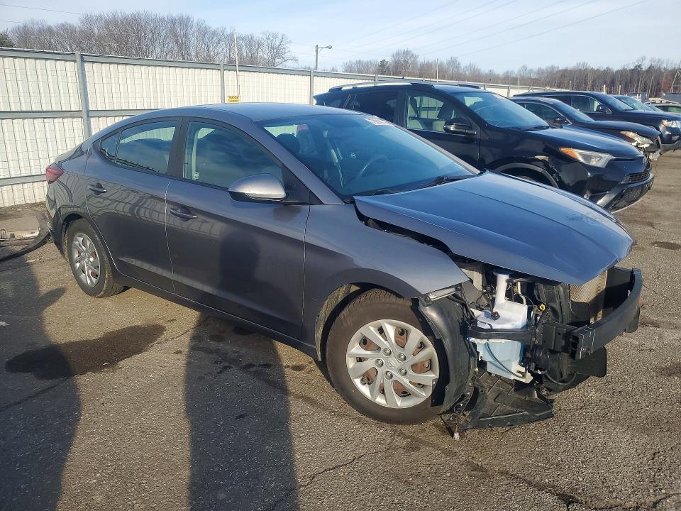 2019 HYUNDAI ELANTRA 4D — Фото 4 из 13