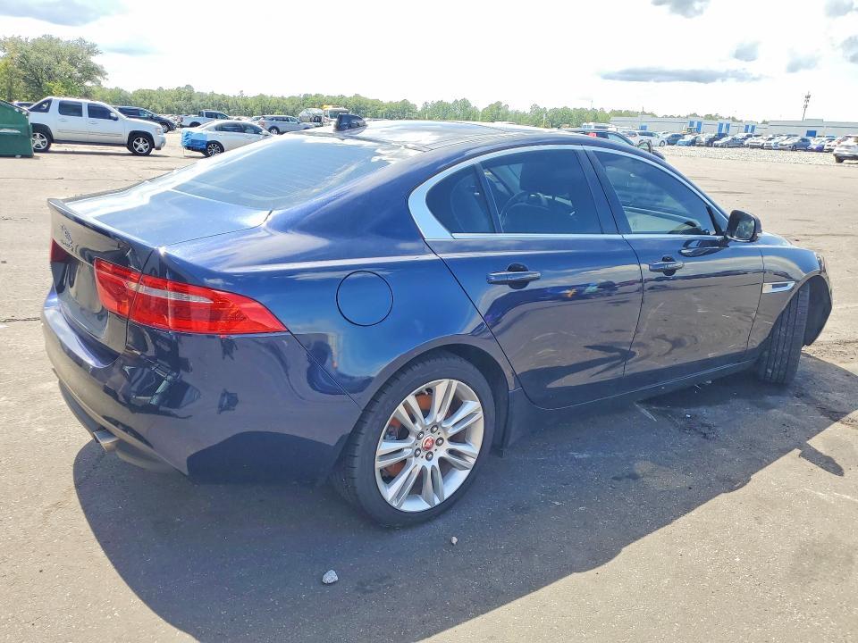 2019 JAGUAR XE PREMIUM — Фото 3 из 12