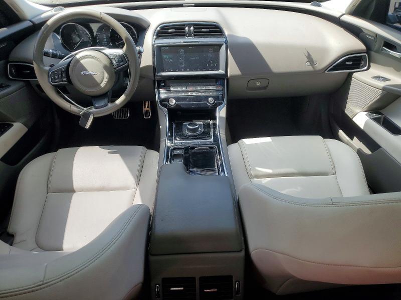 2019 JAGUAR XE PREMIUM — Фото 8 из 12