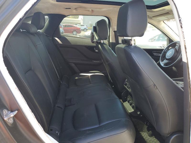 SADCJ2FXXKA609933 2019 JAGUAR F-PACE photo no. 11