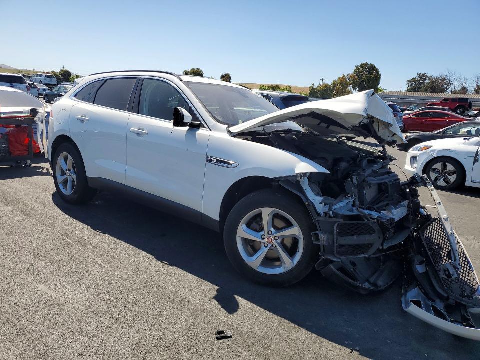 SADCJ2FXXKA609933 2019 JAGUAR F-PACE photo no. 4