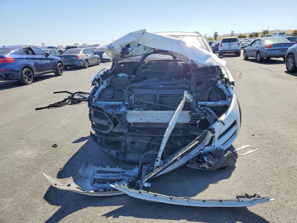 SADCJ2FXXKA609933 2019 JAGUAR F-PACE photo no. 5