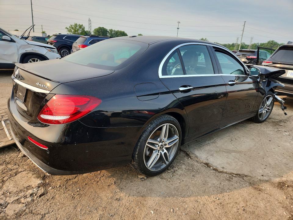 2018 MERCEDES-BENZ E 300 4MATIC — Фото 3 из 12