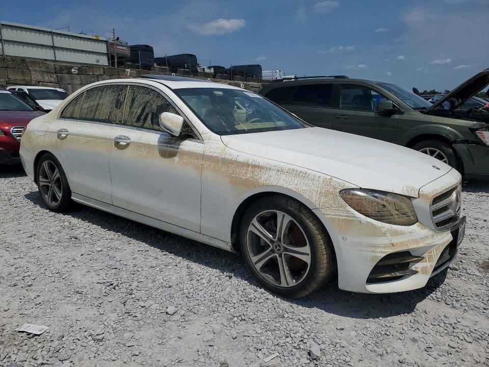 2018 MERCEDES-BENZ E 300 4MATIC — Фото 4 из 12