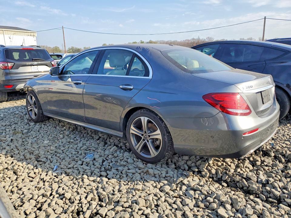 2018 MERCEDES-BENZ E 300 4MATIC — Фото 2 из 12