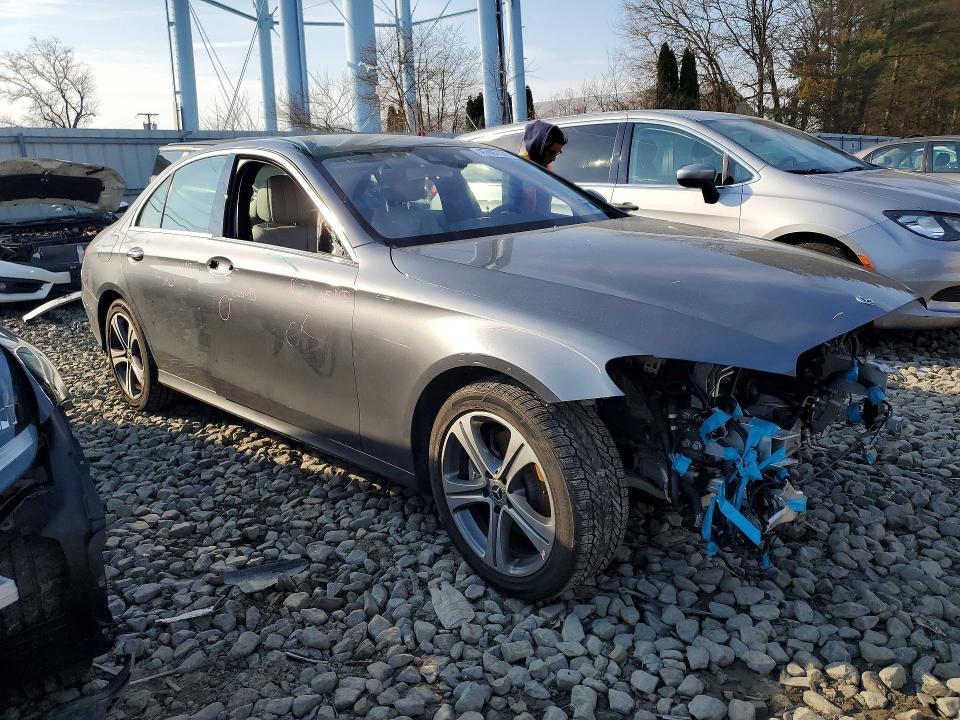 2018 MERCEDES-BENZ E 300 4MATIC — Фото 4 из 12