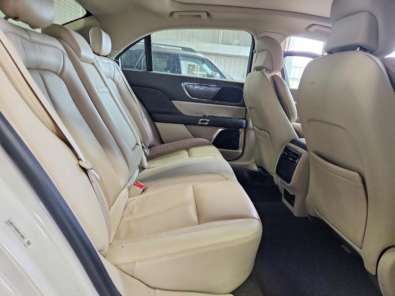 2019 LINCOLN CONTINENTAL SELECT — Фото 10 из 12
