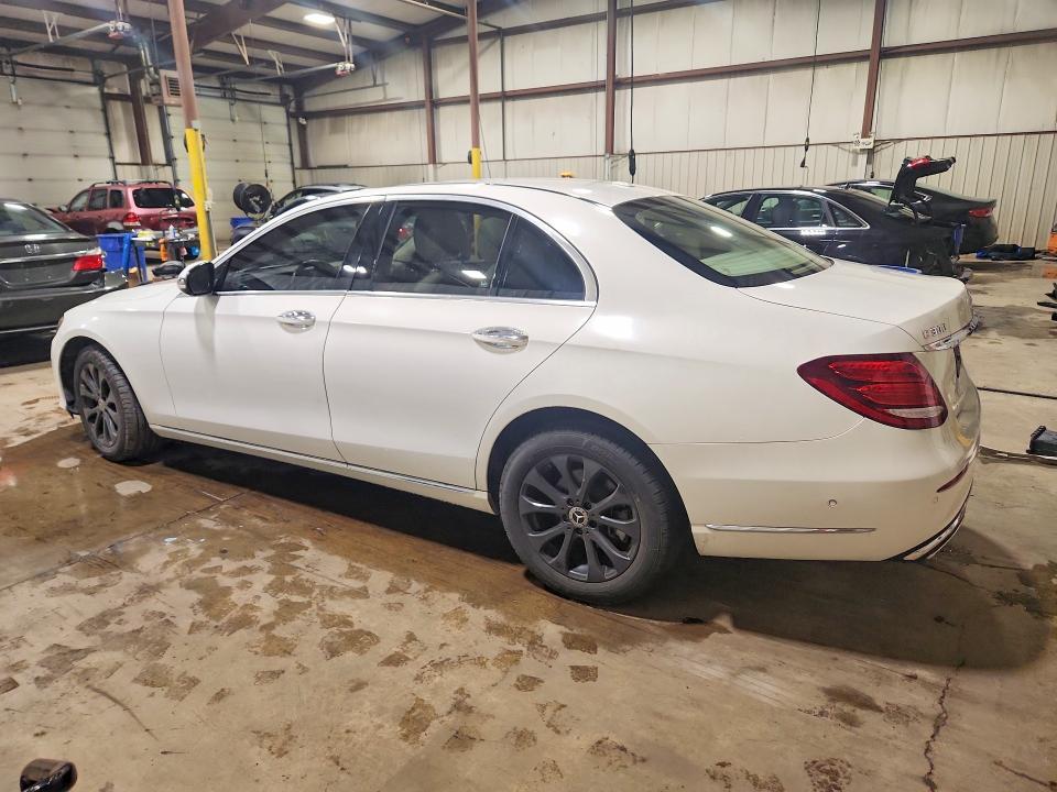 2018 MERCEDES-BENZ E 300 4MATIC — Фото 2 из 13