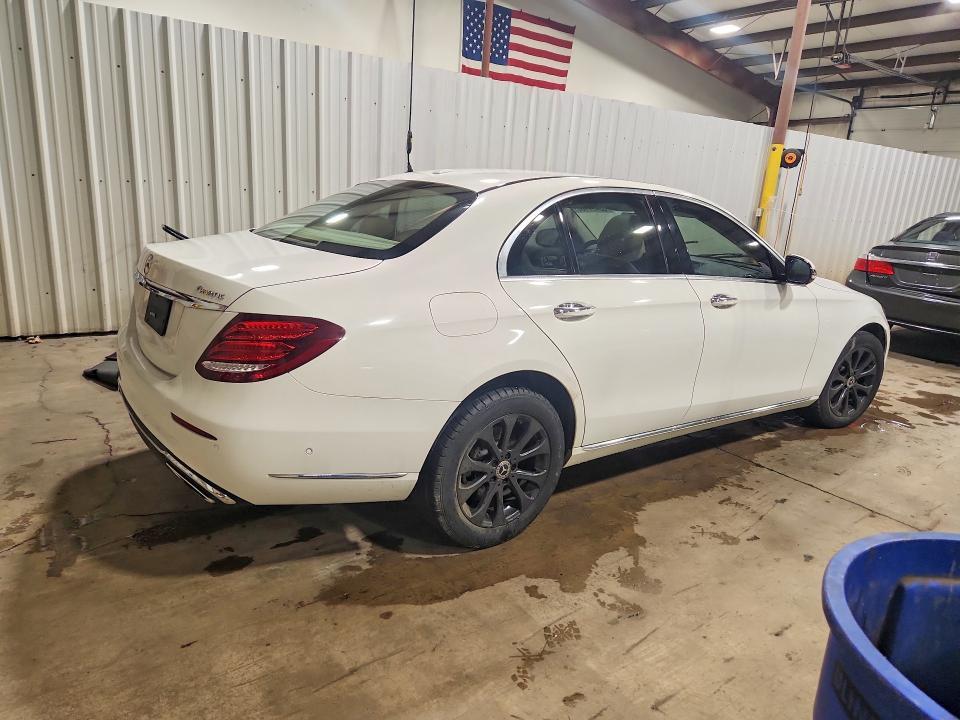 2018 MERCEDES-BENZ E 300 4MATIC — Фото 3 из 13