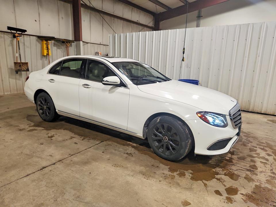 2018 MERCEDES-BENZ E 300 4MATIC — Фото 4 из 13