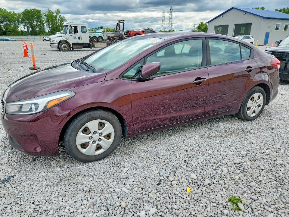 3KPFK4A75JE174615 2018 KIA FORTE photo no. 1