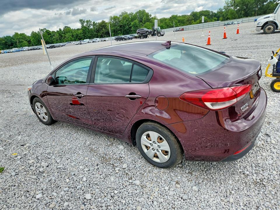 3KPFK4A75JE174615 2018 KIA FORTE photo no. 2