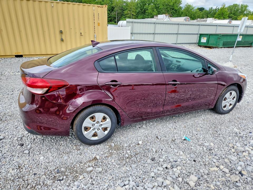 3KPFK4A75JE174615 2018 KIA FORTE photo no. 3