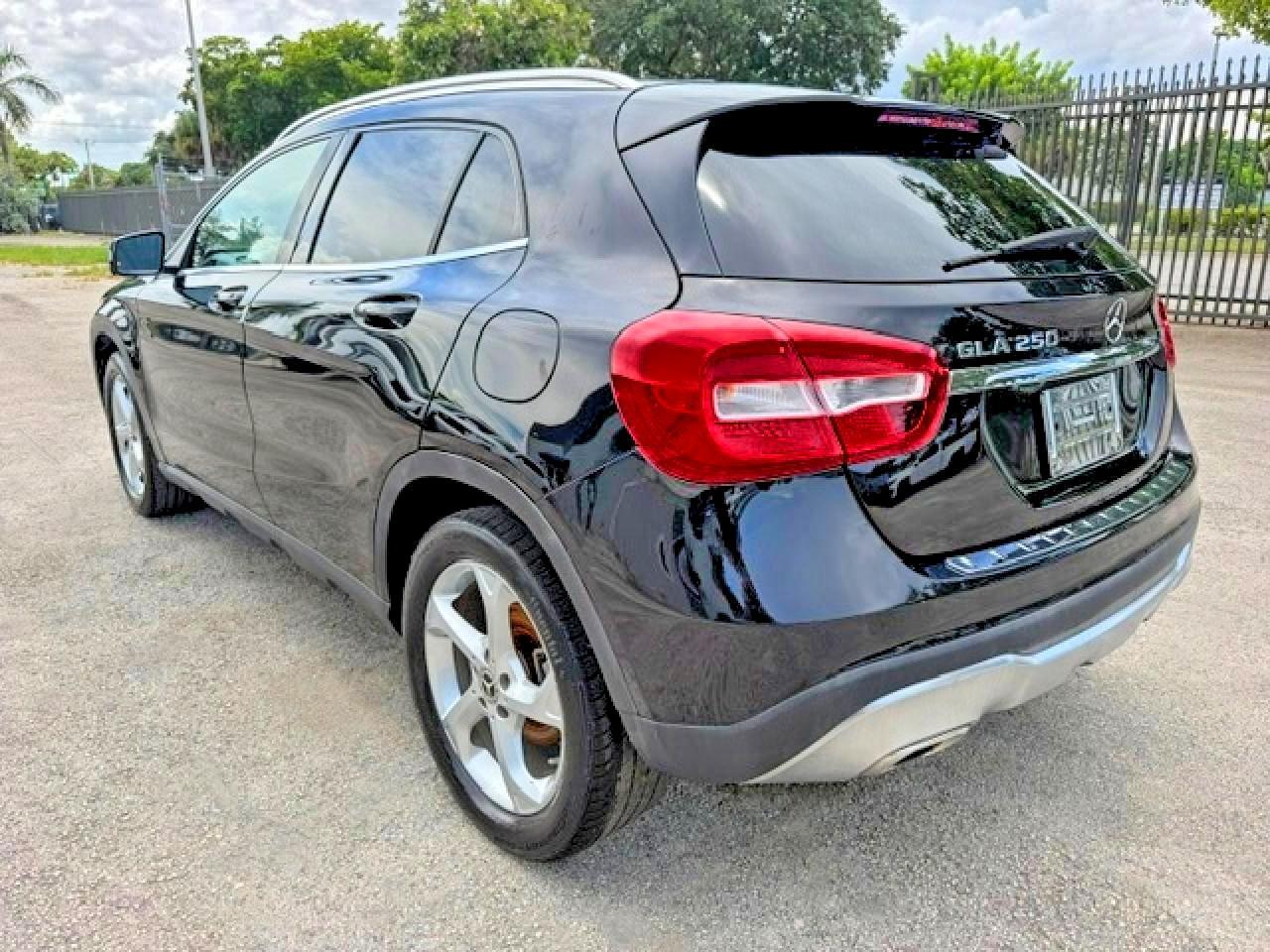 2018 MERCEDES-BENZ GLA 250 — Фото 2 из 15