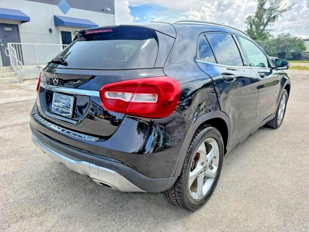 2018 MERCEDES-BENZ GLA 250 — Фото 3 из 15