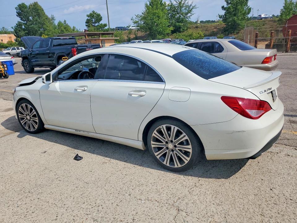 2018 MERCEDES-BENZ CLA 250 — Фото 2 из 12