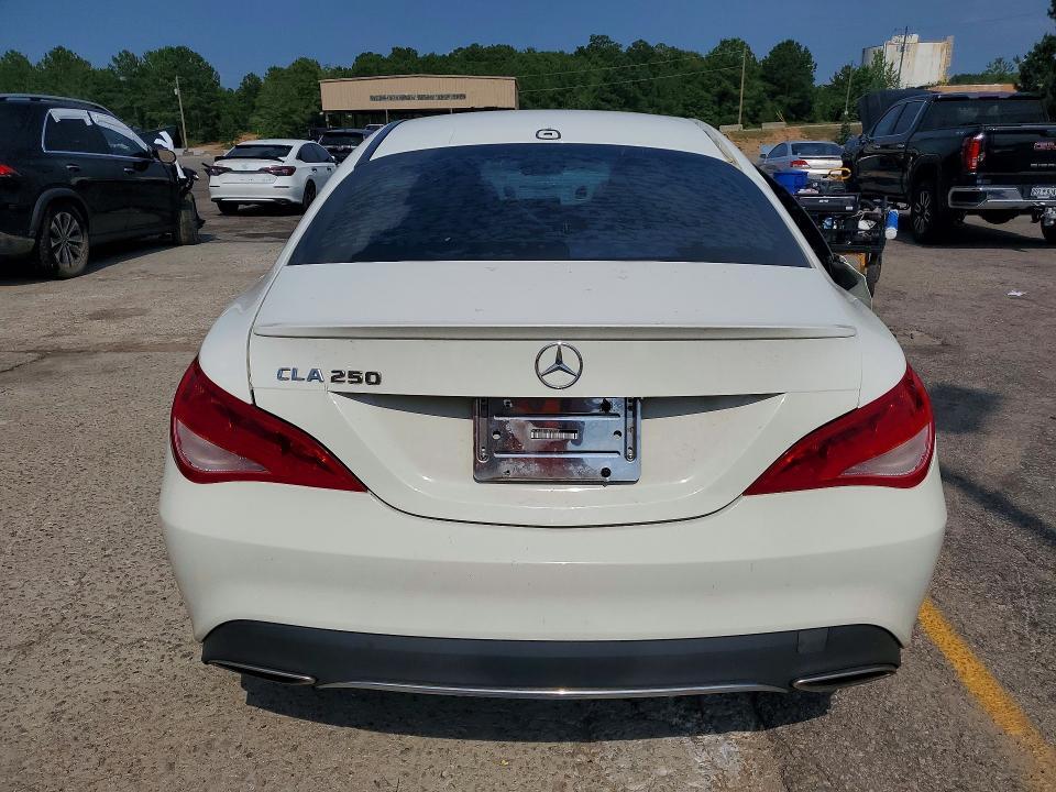 2018 MERCEDES-BENZ CLA 250 — Фото 6 из 12