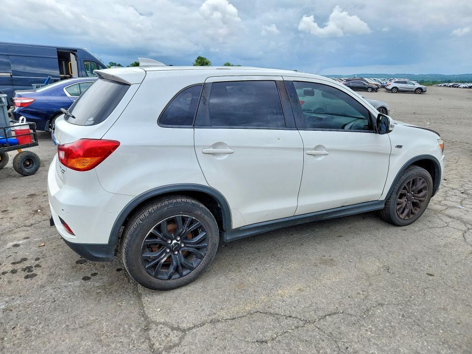 2018 MITSUBISHI OUTLANDER SPORT ES — Фото 3 из 13