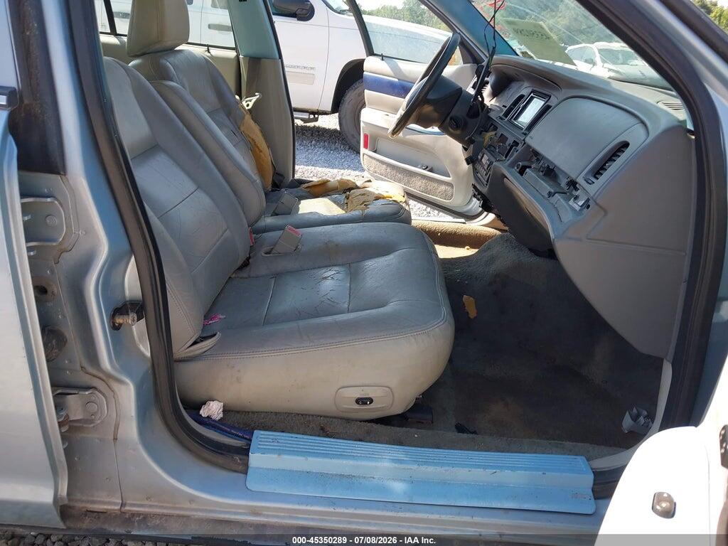 2FAFP74W24X130551 2004 FORD CROWN VICTORIA photo no. 5