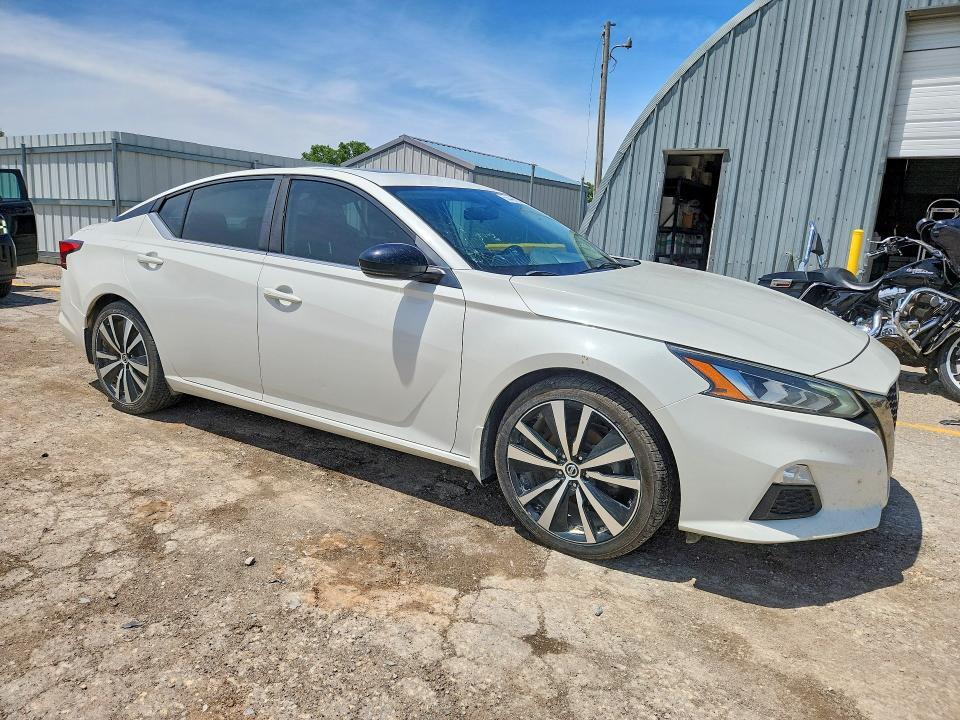2019 NISSAN ALTIMA SR — Фото 4 из 12