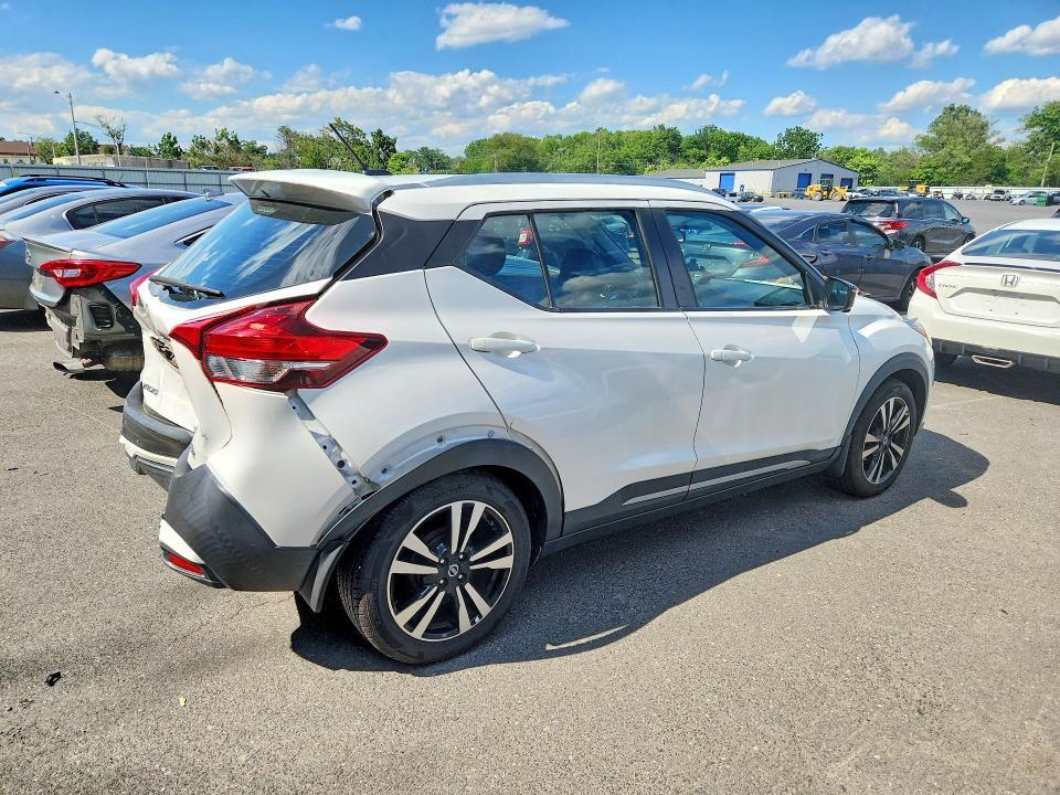2019 NISSAN KICKS SR — Фото 3 из 13