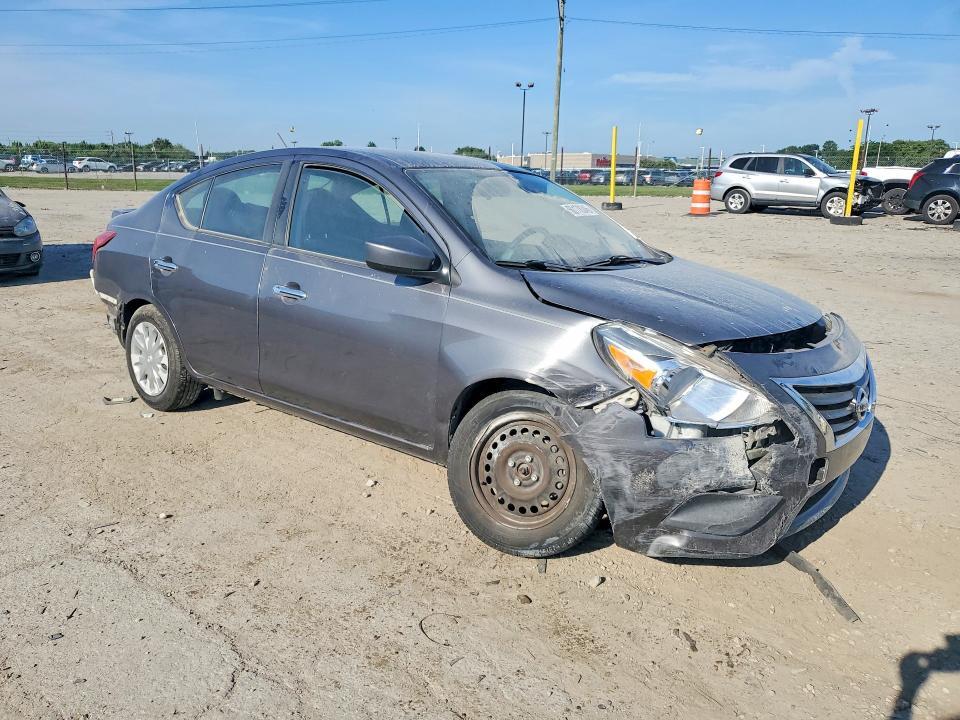 2019 NISSAN VERSA SV — Фото 4 из 12