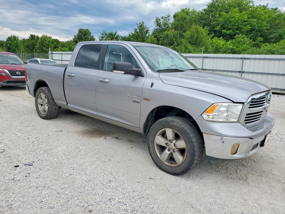2019 RAM 1500 CLASSIC SLT — Фото 4 из 12