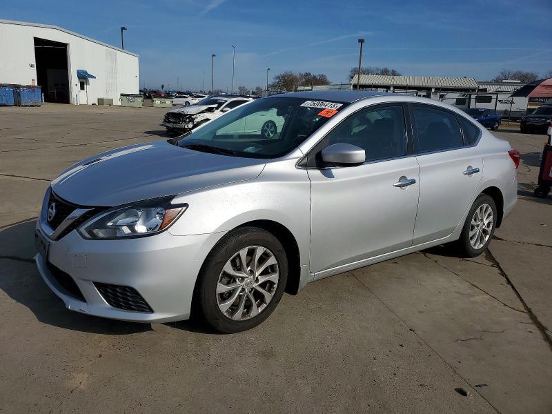 3N1AB7AP0JY256846 2018 NISSAN SENTRA photo no. 1