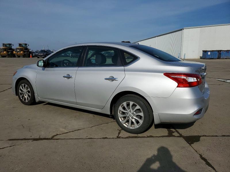 3N1AB7AP0JY256846 2018 NISSAN SENTRA photo no. 2