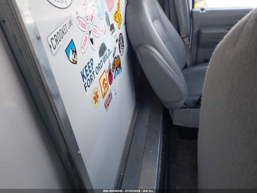 1FDWE3FL3GDC15725 2016 FORD E-350 CUTAWAY photo no. 8