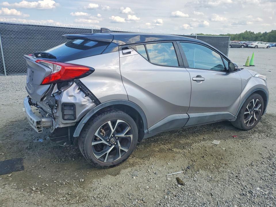 2019 TOYOTA C-HR XLE — Фото 3 из 13