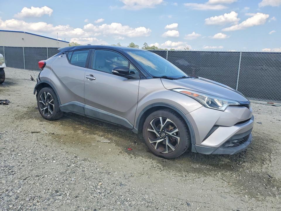 2019 TOYOTA C-HR XLE — Фото 4 из 13