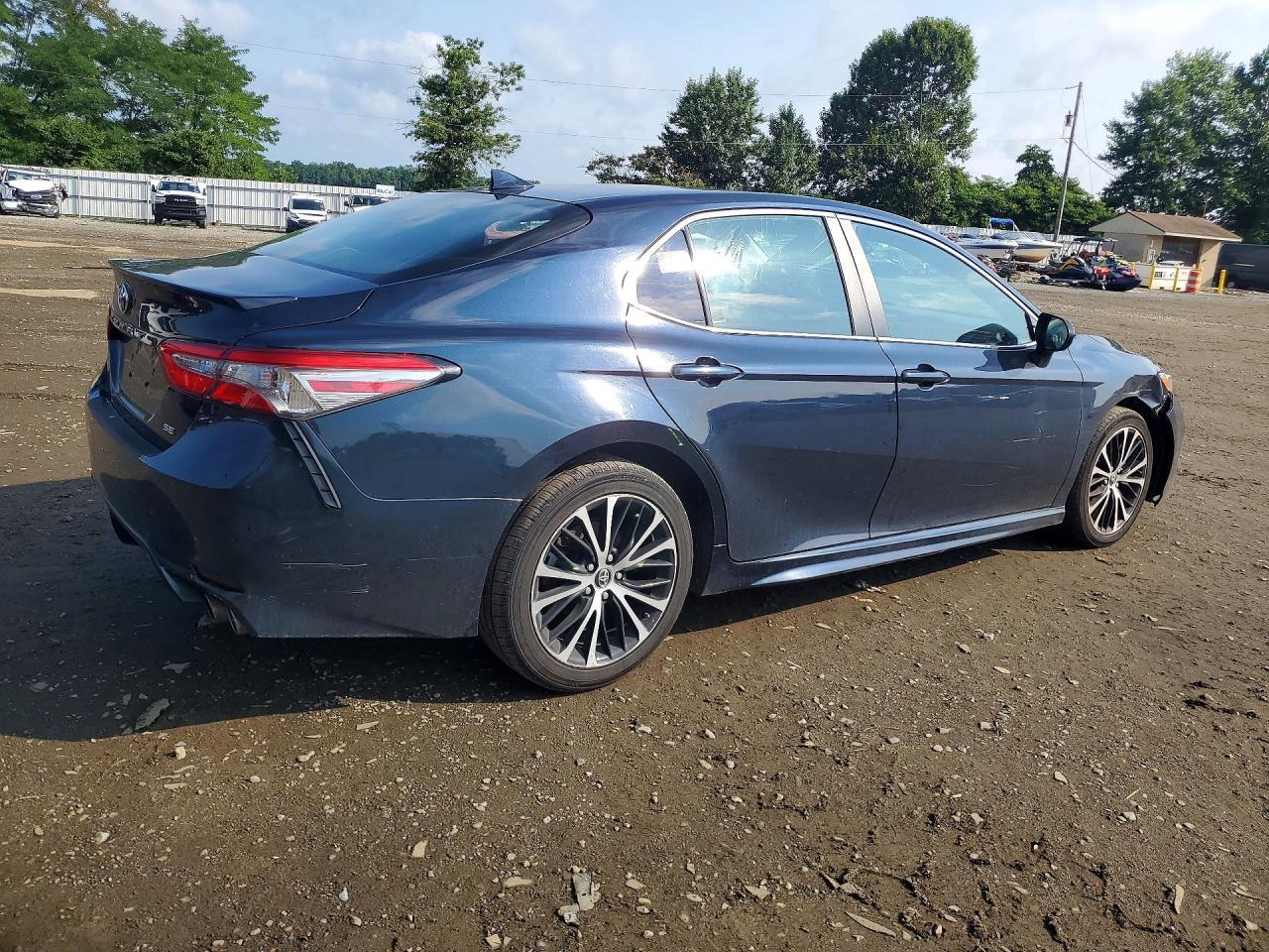 2019 TOYOTA CAMRY SE — Фото 3 из 12