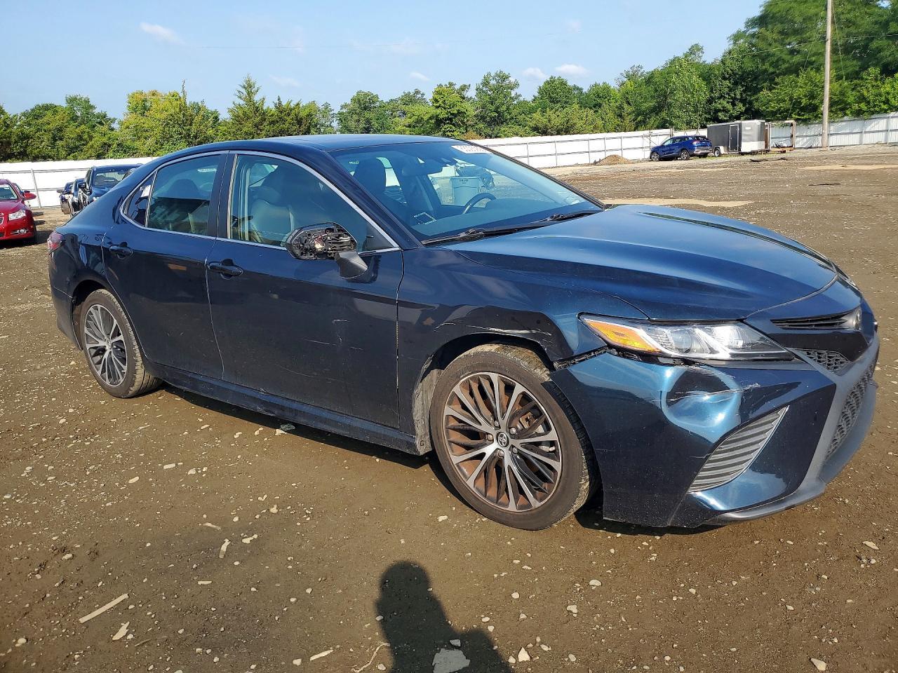 2019 TOYOTA CAMRY SE — Фото 4 из 12