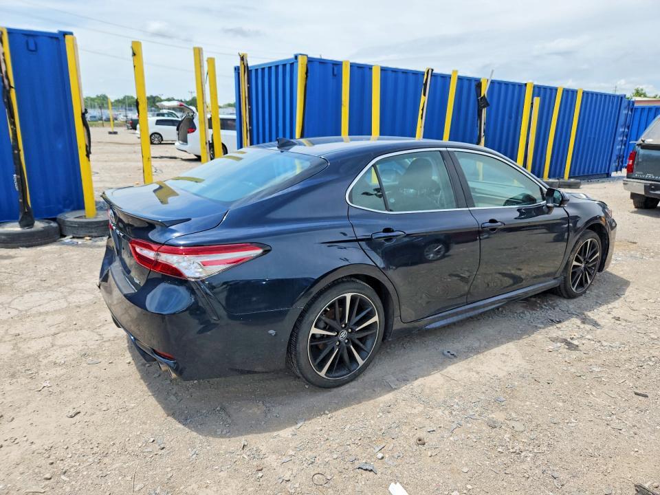 2019 TOYOTA CAMRY XSE — Фото 3 из 12
