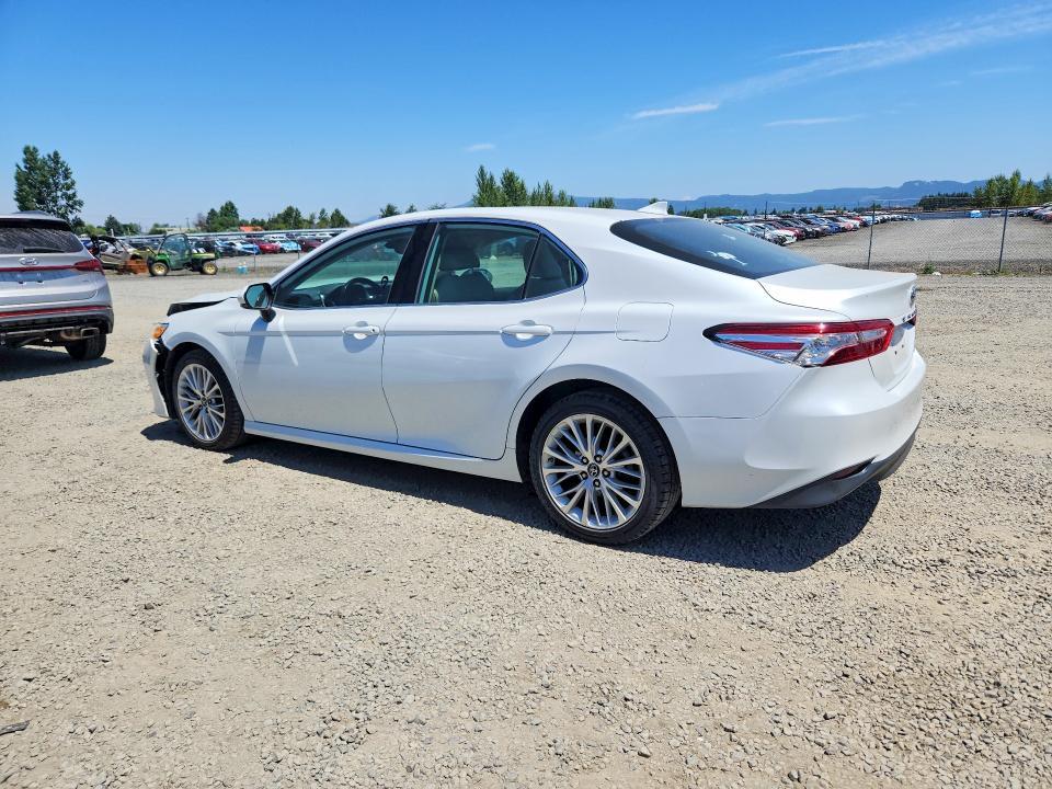 2019 TOYOTA CAMRY XLE — Фото 2 из 12