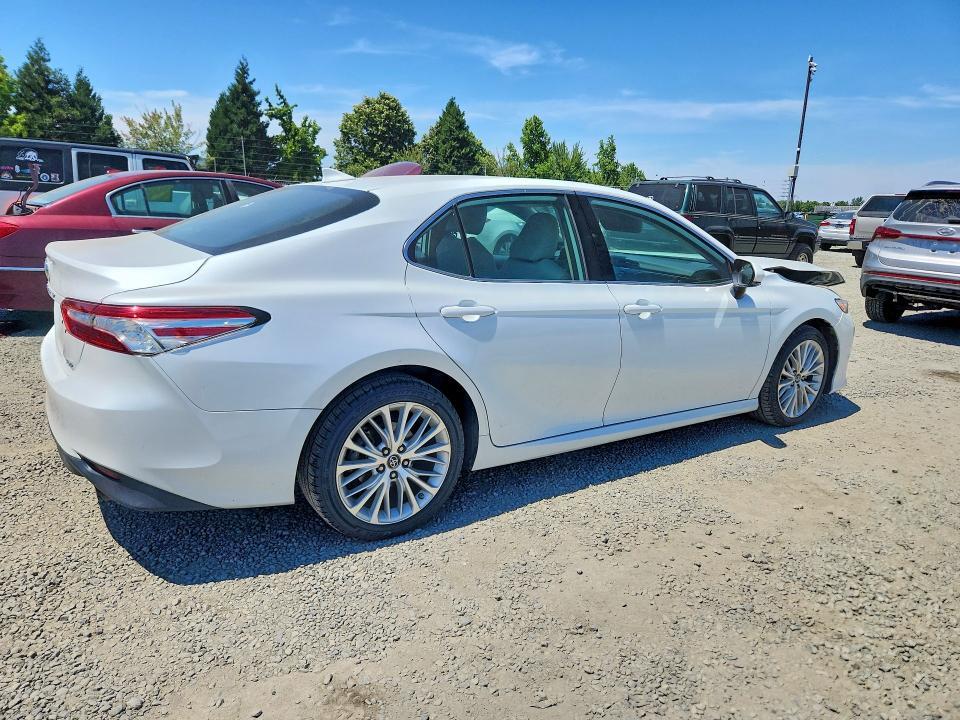 2019 TOYOTA CAMRY XLE — Фото 3 из 12