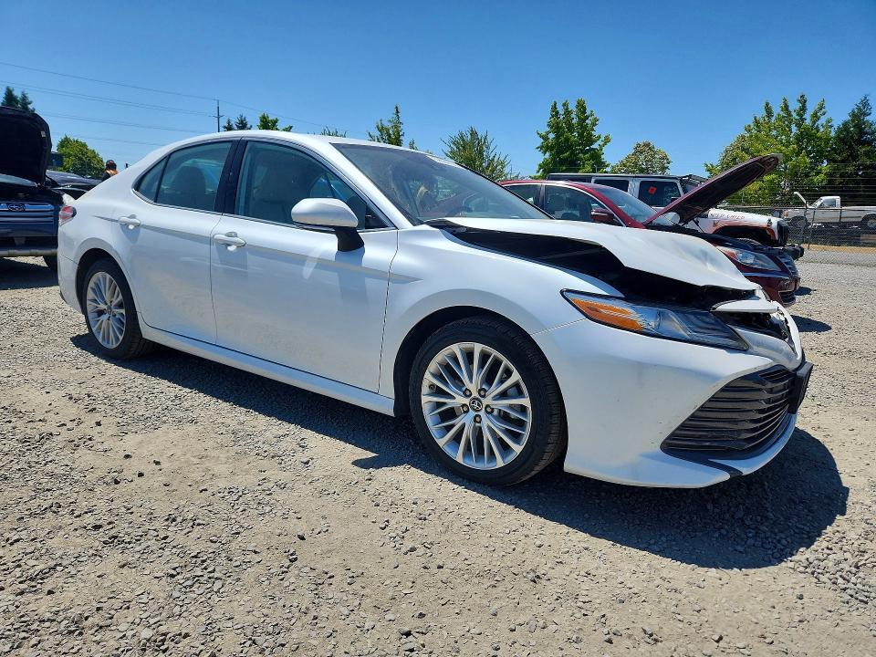 2019 TOYOTA CAMRY XLE — Фото 4 из 12