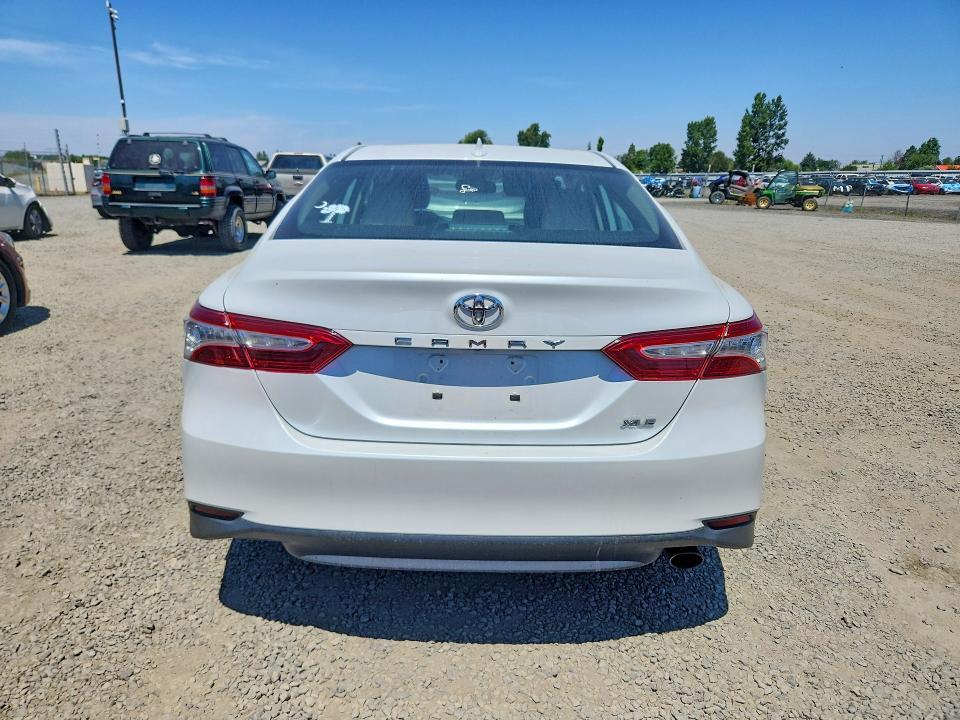 2019 TOYOTA CAMRY XLE — Фото 6 из 12