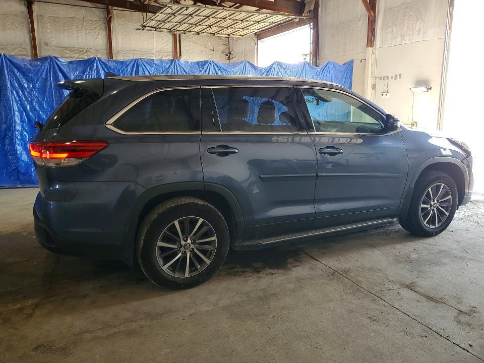 2019 TOYOTA HIGHLANDER XLE — Фото 3 из 13