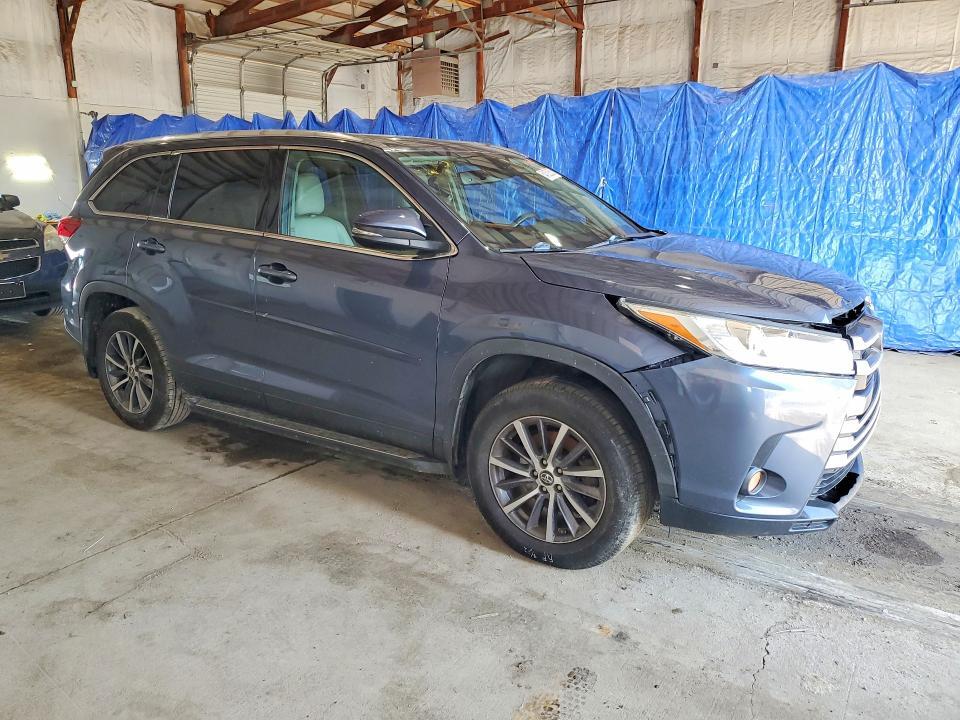 2019 TOYOTA HIGHLANDER XLE — Фото 4 из 13