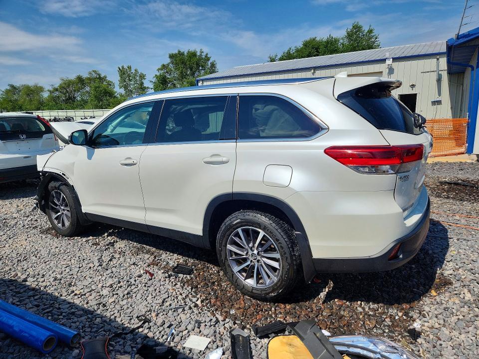 2019 TOYOTA HIGHLANDER XLE — Фото 2 из 13