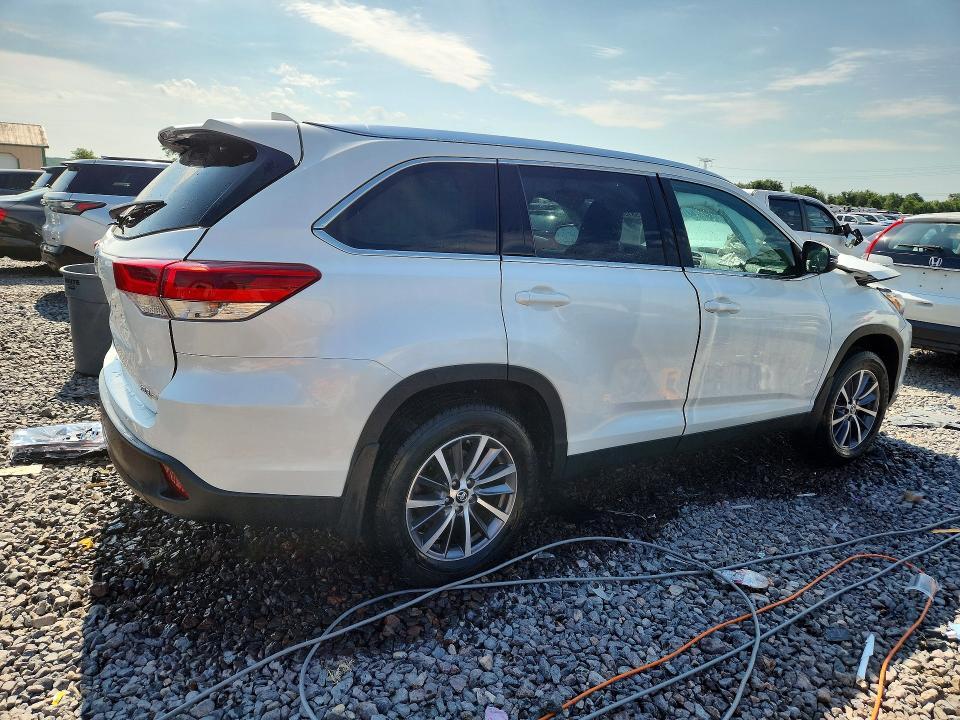 2019 TOYOTA HIGHLANDER XLE — Фото 3 из 13