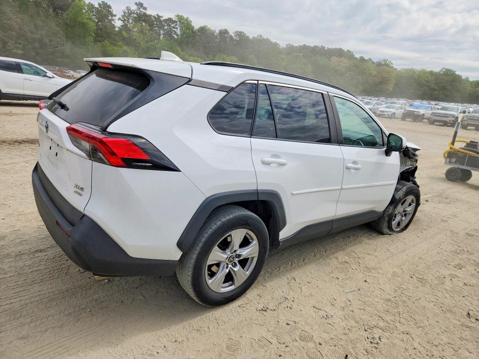 2019 TOYOTA RAV4 XLE — Фото 3 из 13