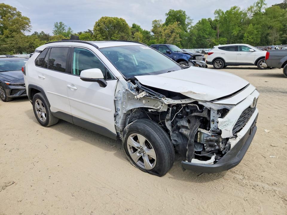 2019 TOYOTA RAV4 XLE — Фото 4 из 13