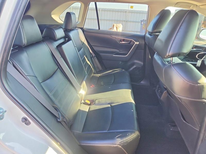 2019 TOYOTA RAV4 XLE PREMIUM — Фото 11 из 13