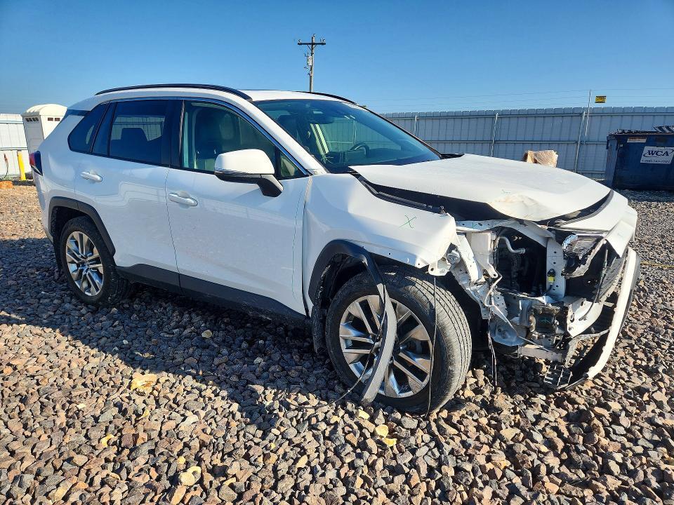 2019 TOYOTA RAV4 XLE PREMIUM — Фото 4 из 13