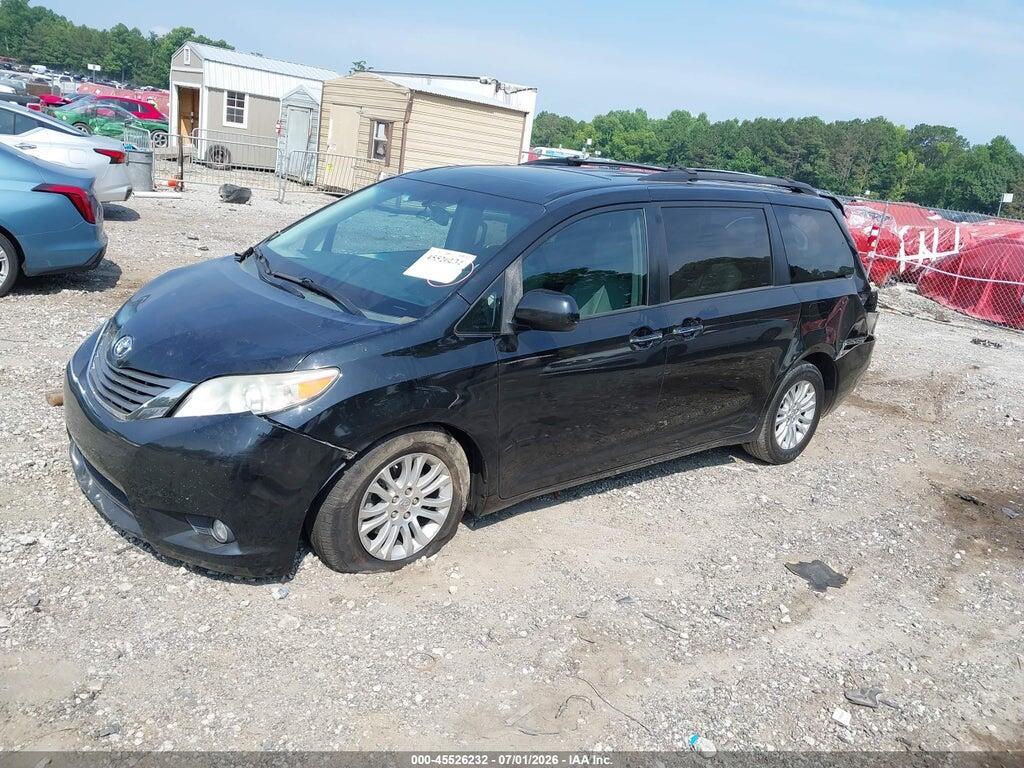 5TDYK3DC4BS109497 2011 TOYOTA SIENNA photo no. 2